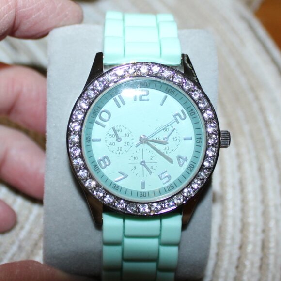 BRAND NEW DARICE LADIES WATCH TIFFANY BLUE - Picture 1 of 10